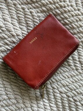 Fossil Rust Red Leather Zip Card Wallet